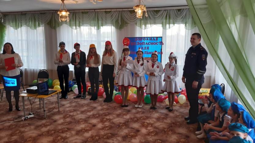 ЮИДовцы отряда “Перекресток” встретились с воспитанниками детских садов