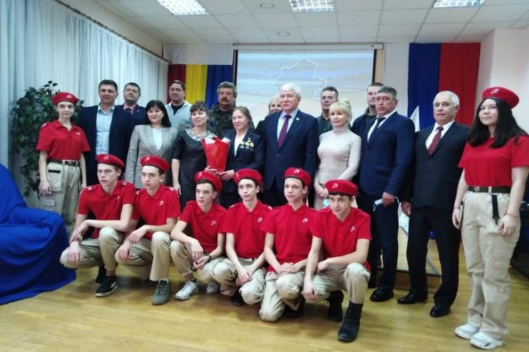 Подробнее о статье Юнармейцы приняли участие в торжественном приеме почетного жителя Обливского района