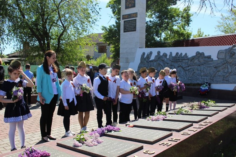 Подробнее о статье Возложение цветов