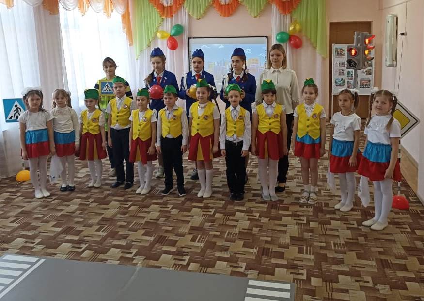 Вы сейчас просматриваете Команда ЮИД «Перекрёсток» побывала в гостях