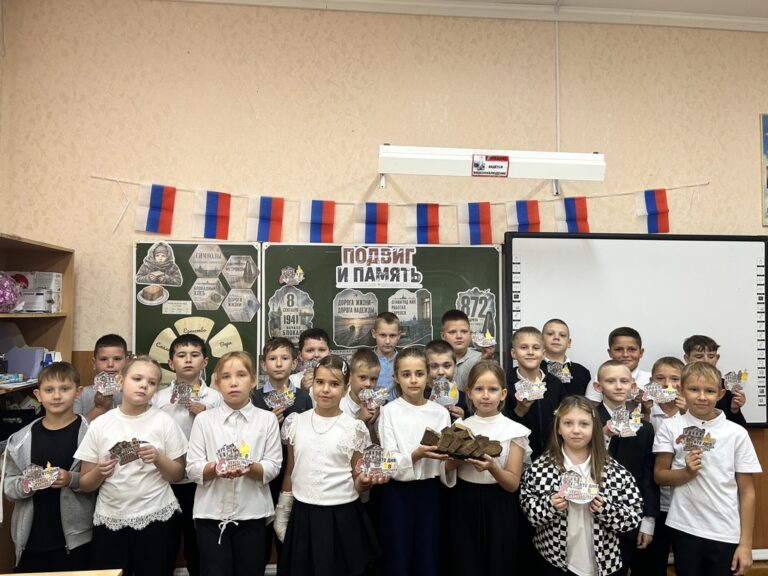 Подробнее о статье В понедельник, 7 сентября, в нашей школе прошли внеурочные занятия из цикла «Разговоры о важном». 